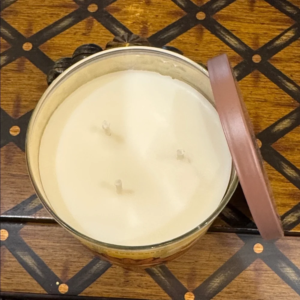Bath & Body Works Coconut Piña Colada Candle - Picture 2 of 3